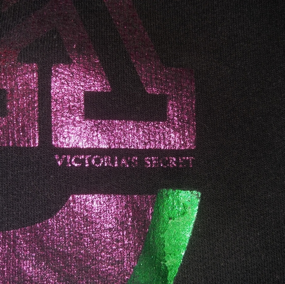 Large victoria secret pink is it hot in here or - Picture 5 of 6